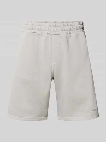 Szorty o kroju regular fit z wyhaftowanym logo Pegador