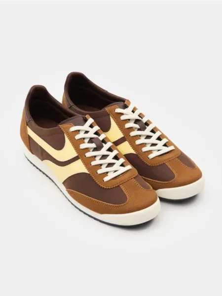 Низькі шнуровані кросівки темно коричневий