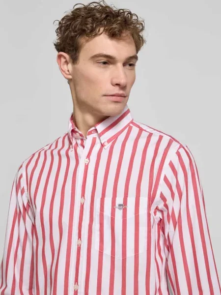 Koszula casualowa o kroju slim fit z kieszenią na piersi Gant