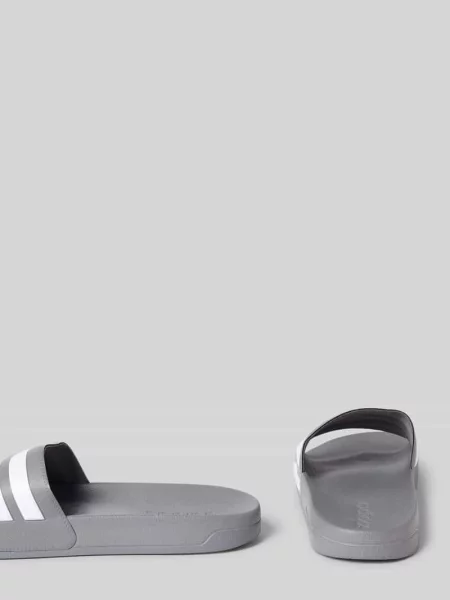 Klapki z napisem z logo Adidas