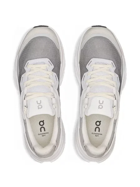 Sneakerși On alb