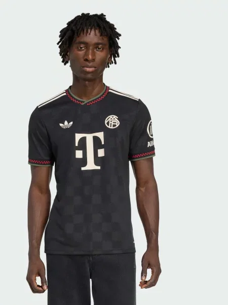 Переработанный футболка Adidas черная