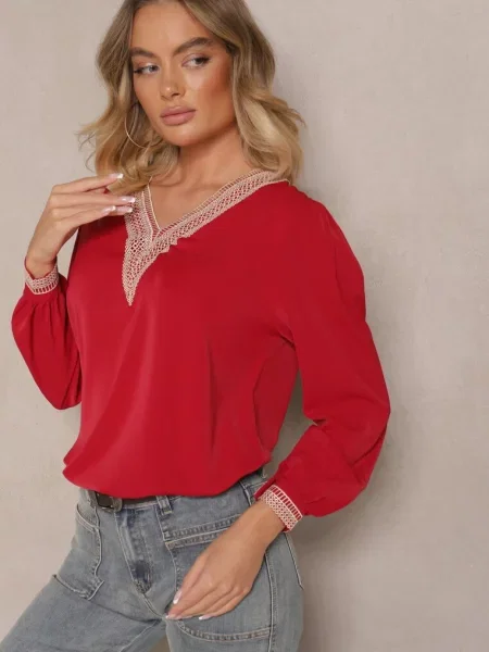 Rustykalna Bluzka z Dekoltem w Serek Zdobiona Koronką Gonasea czerwona