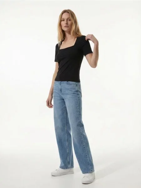 Футболка з квадратною горловиною чорний