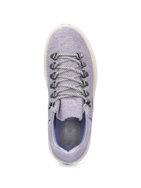 Sneakerși Lacoste din piele de căprioară cu autograf violet