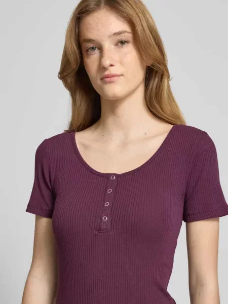 T-shirt o kroju slim fit z mieszanki bawełny model ‘KITTE’ Pieces