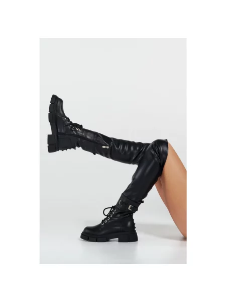 Стрейчевые ботфорты Estro черные