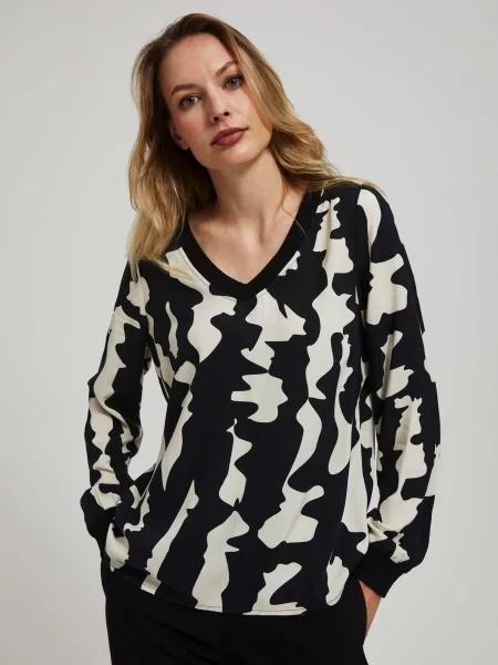 Cămașă Moodo cu decolteu în V negru