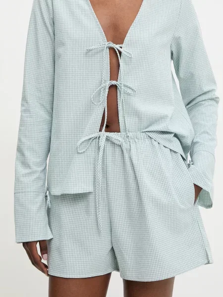 Къс панталон Answear Lab с десен с висока талия зелено