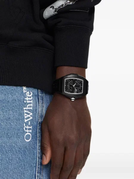 Óra Off-white fehér
