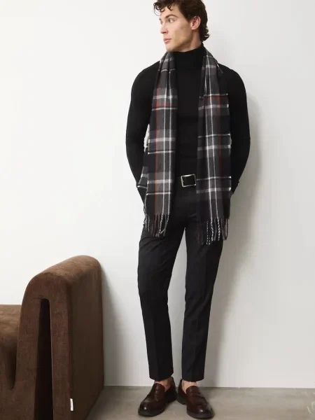 Medicine sweter z wełny merino lekki z golferm czarny