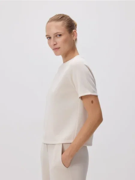 Reserved Tricou regular cu adaos de modal bej