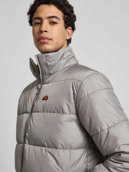 Kurtka pikowana o kroju regular fit z wyhaftowanym logo model ‘Paddero’ Ellesse