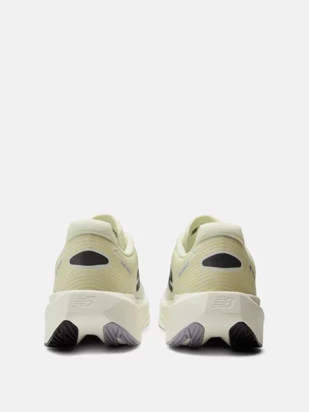 Кроссовки New Balance FuelCell желтые