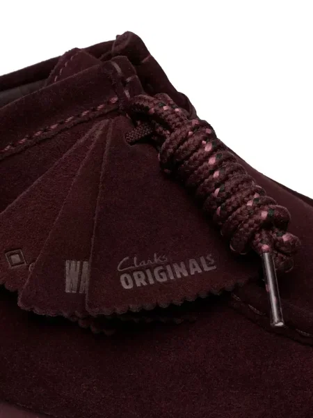 Велурен обувки в стил дерби Clarks Originals с връзки виолетово