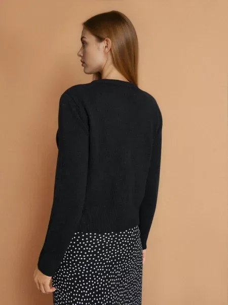 Светр на чорний