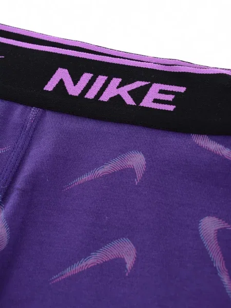 Scurt chiloți Nike cu imagine cu model floral negru