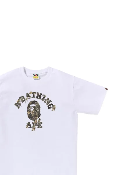 Tricou A Bathing Ape® cu imagine cu model camuflaj alb