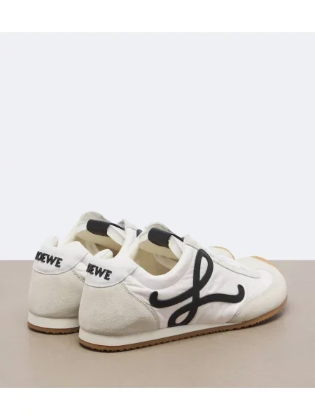 Sneakerși Loewe din piele de căprioară alb