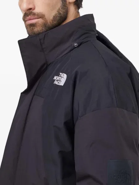 Geacă The North Face cu glugă negru