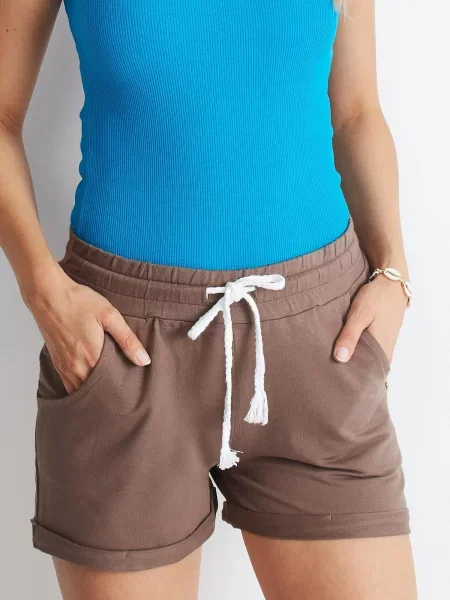 Pantaloni scurți Fashionhunters maro