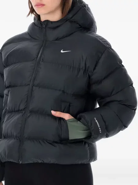 Φλοράλ μπλούζα Nike με απλικέ με ψηλή μέση μαύρο