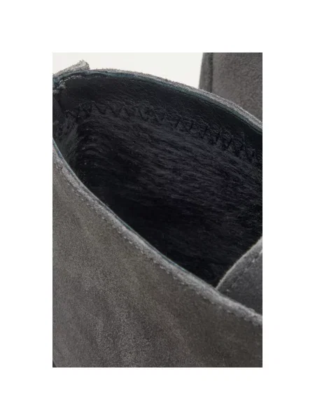 Велюровые лоферы Estro серые