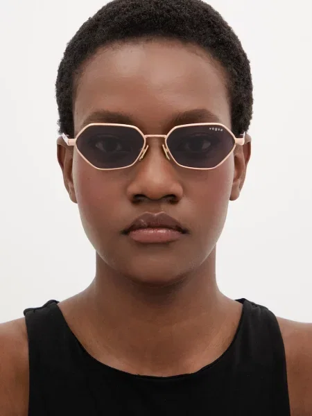 Солнцезащитные очки Vogue