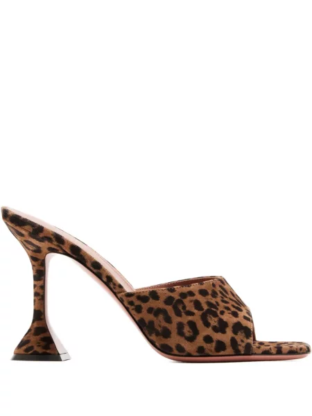 Sandale Amina Muaddi cu imagine cu model leopard maro