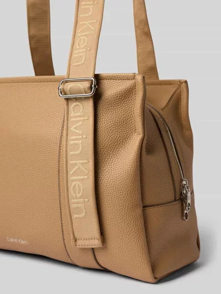 Shopperka Calvin Klein na ramiączkach skórzana beżowa