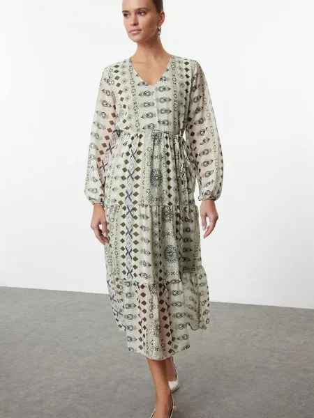 Sukienka maxi Trendyol z etnicznym nadrukiem w kształcie litery A garniturowa szara