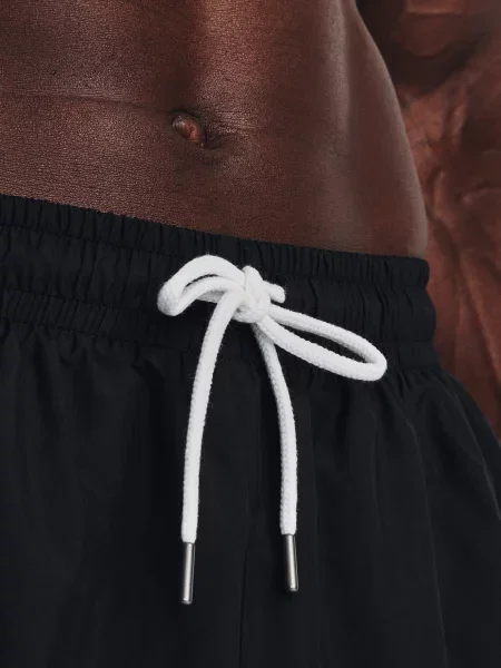 Короткие спортивные шорты Under Armour черные