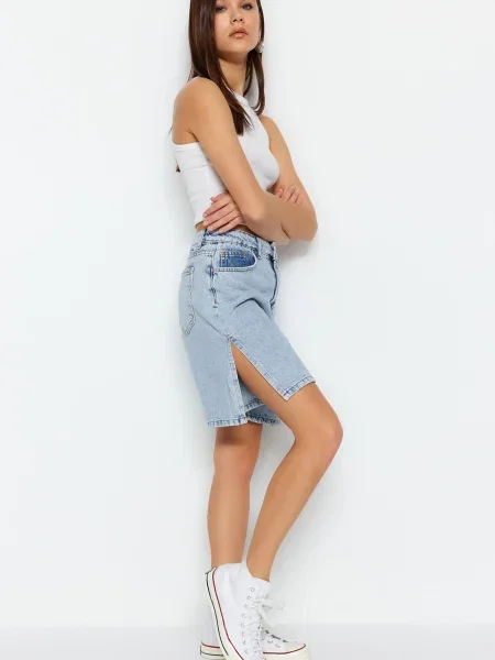 Pantaloni scurți din denim Trendyol cu talie înaltă cu crăpătură gri