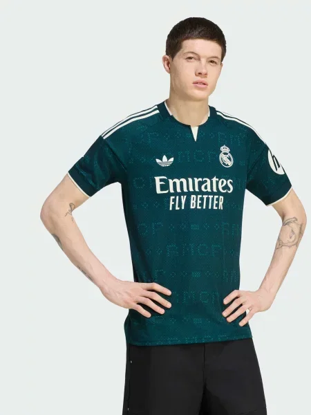 Футболка adidas перероблений зелений