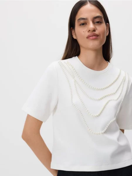 Reserved Футболка з імітацією перлів кремовий 