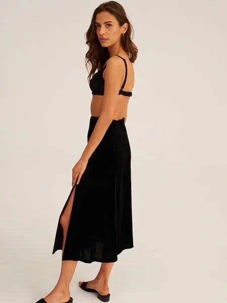 Undress Code Spódnica midi prosta czarny