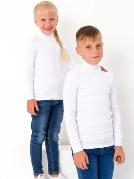 Гольф свитер носи своє белый