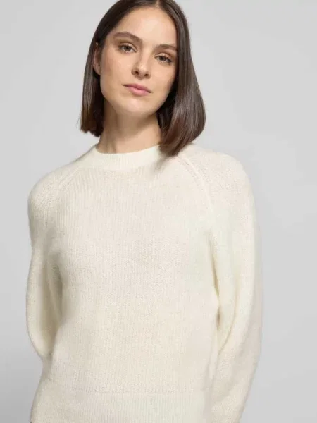 Sweter o kroju regular fit z krojem krótkim model SLWMIRA' Selected biały