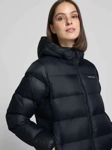 Płaszcz pikowany z wypełnieniem z puchu i pierza model FROST' Peak Performance czarny