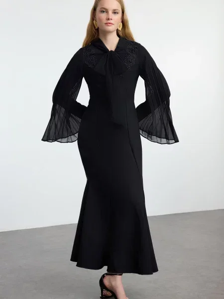 Rochie de seară Trendyol cu broderie din șifon de costum negru