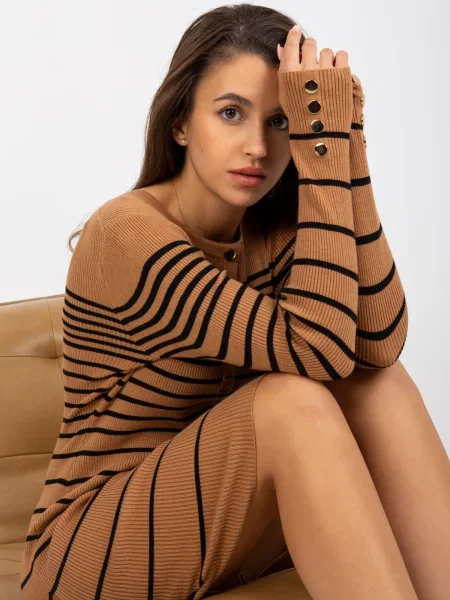 Sukienka Trendy. Ing garniturowa