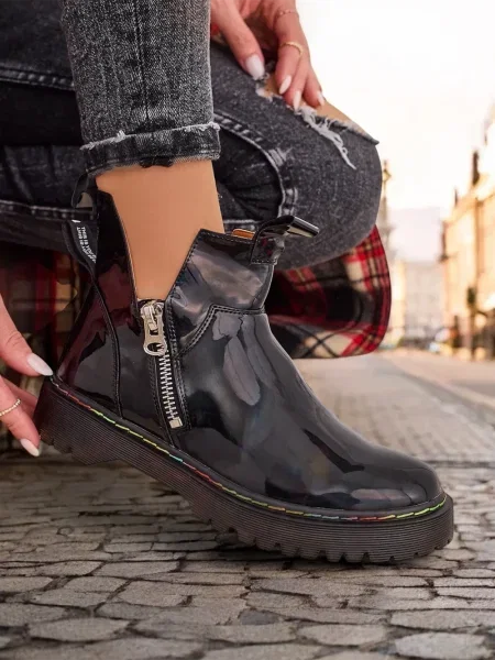 Botine Resti de lac negru