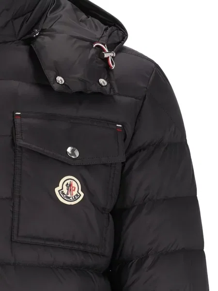 Scurt geacă cu puf Moncler cu glugă negru