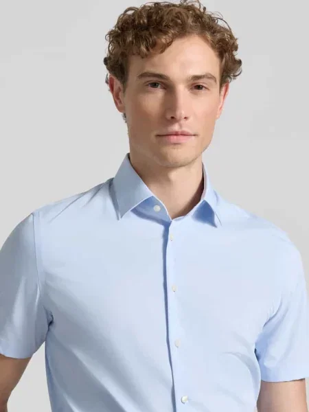 Koszula o kroju slim fit biznes z kołnierzykiem typu kent Jake*s błękitny