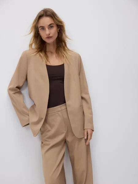 Reserved Гладкий блейзер бежевий