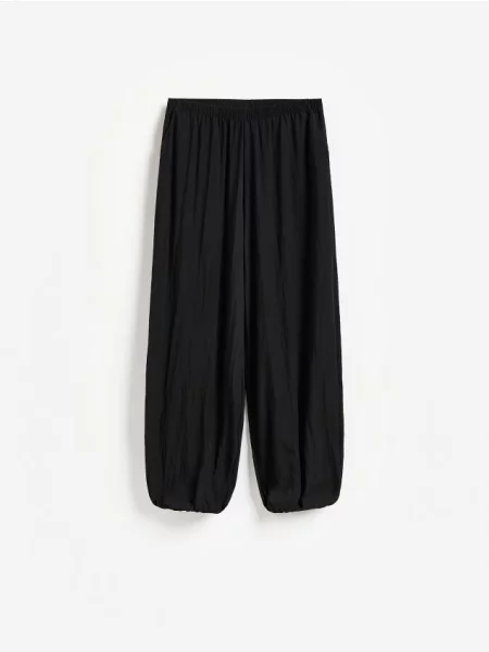 Reserved Pantaloni cu conținut ridicat de modal negru