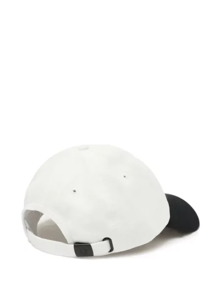 Șapcă Fred Perry alb