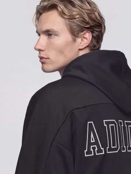 Bluza z kapturem z napisem z logo z tyłu Adidas Sportswear czarna