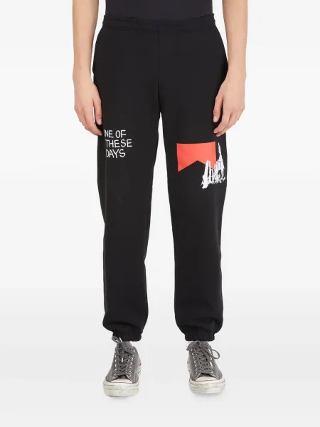 Pantaloni sport One Of These Days cu imagine din jerseu negru