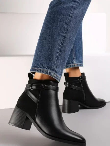 Botine cu și curea decorativă Vicciara negre